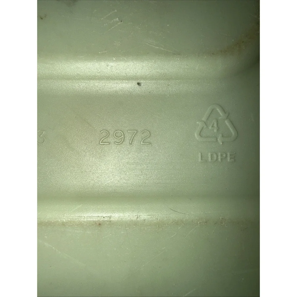 2 Vintage Rubbermaid Square/Rectangle Laundry Baskets 2972 Green & 2965 Mustard